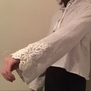 White cropped flare sleeved hoodie